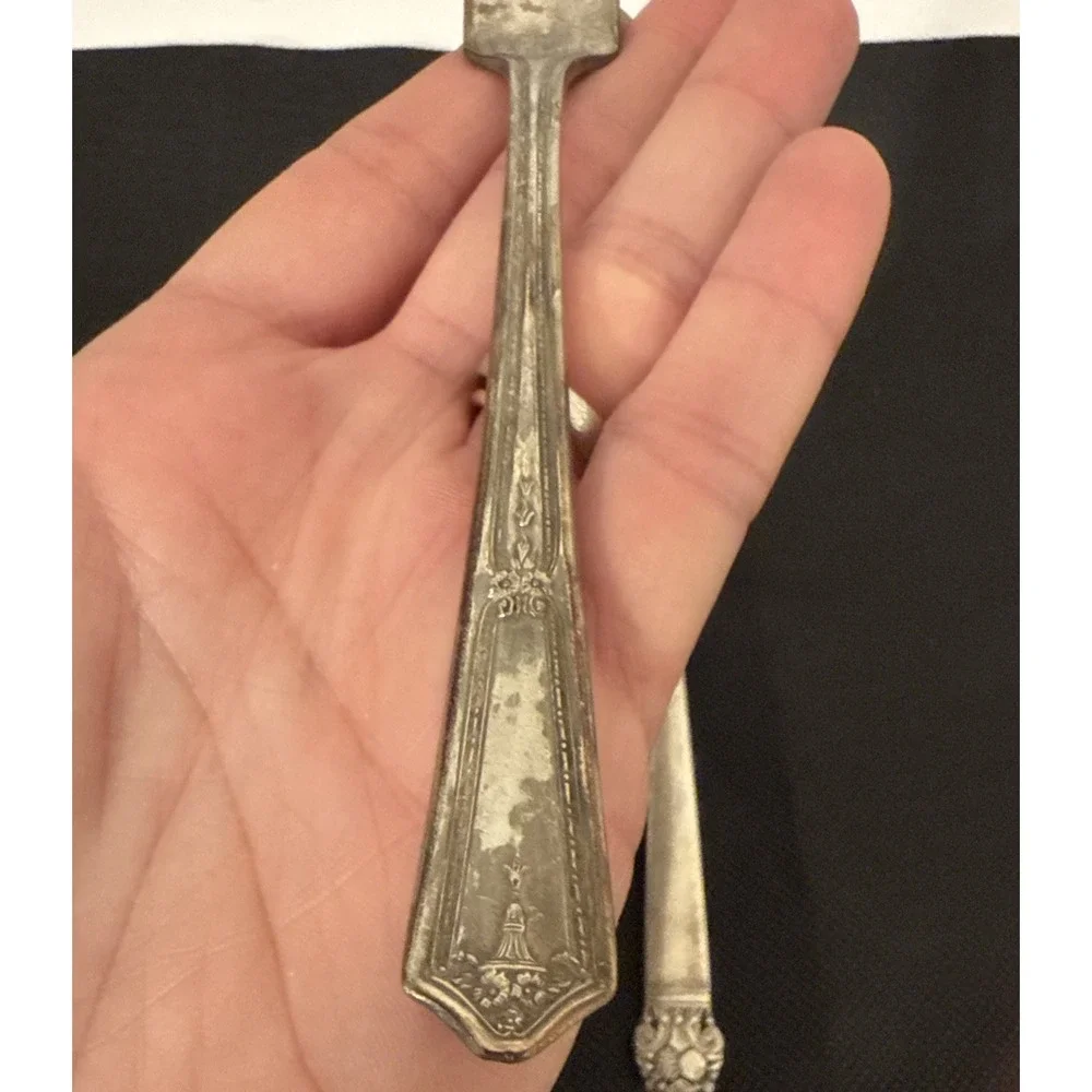 2 Vintage Silverplated Butter‎ Knives Different Brands/Styles-Silverplate